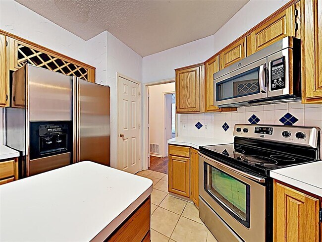 Building Photo - 1517 Waterford Dr