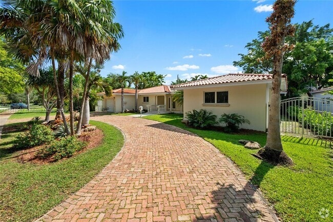 Building Photo - 5211 Granada Blvd