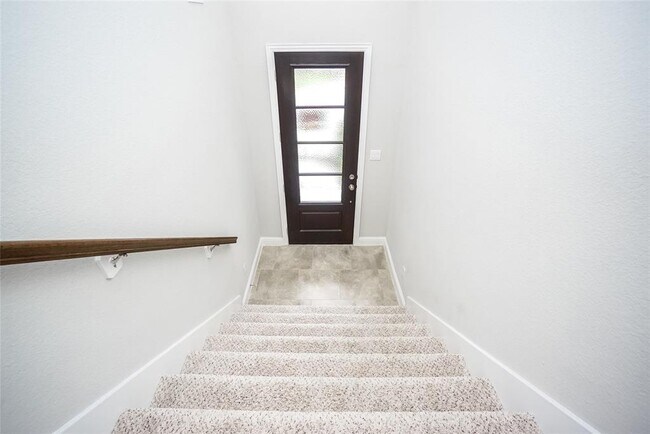 Building Photo - 8912 Terrace Pass Dr