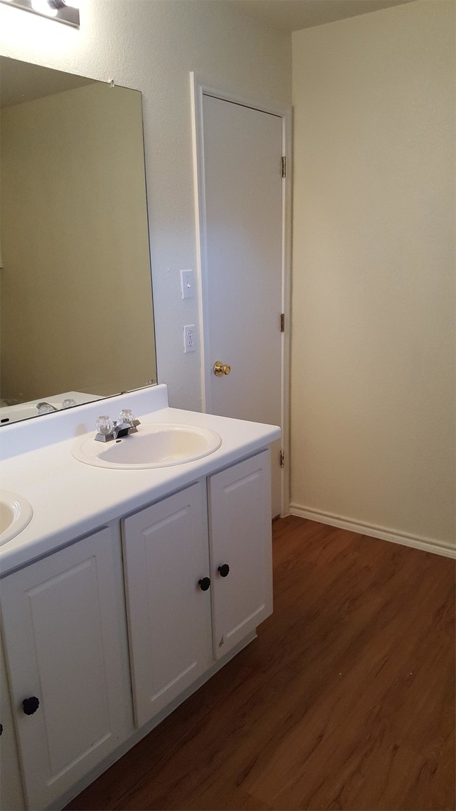 Foto del edificio - 940 Goldenrod St