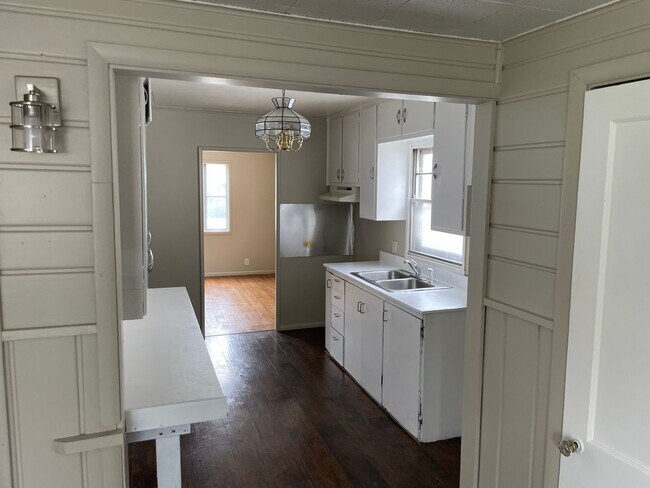Foto del edificio - 2 Bedroom/1 Bathroom Home For Lease