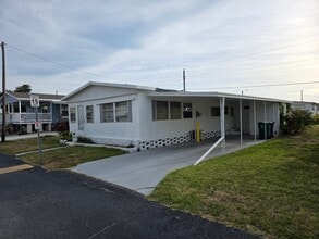 Building Photo - 900 9th Ave E