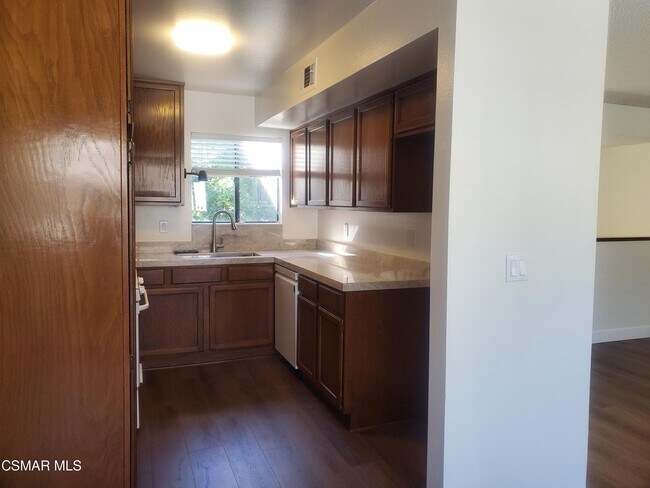 Building Photo - 6525 Twin Cir Ln