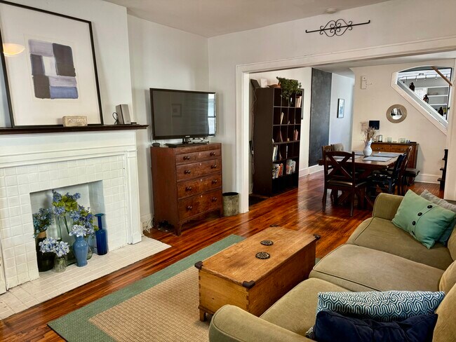 Living room and dining room - 1235 Bruck St