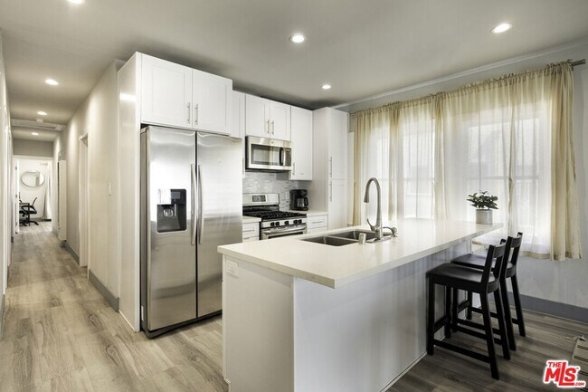 Foto del edificio - 1559 1/2 S Harvard Boulevard Unit