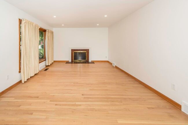 Building Photo - 1616 Morton Ave