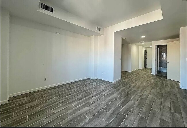 Foto del edificio - 14-54-43 31st Avenue