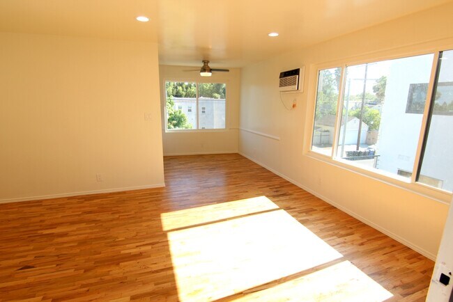 Foto del edificio - 8665 Pickford St