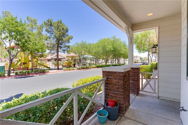 Foto del edificio - 6239 Carson Hills Ave