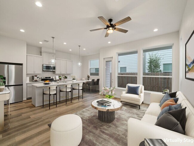 Building Photo - 3 Bedroom Townhome in Houston