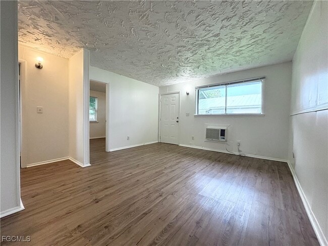 Building Photo - 3215 Jeffcott St
