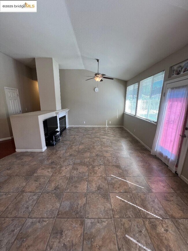 Foto del edificio - 2352 Whitetail Dr
