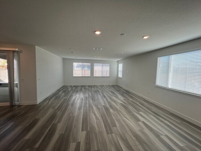 Foto del edificio - Beautiful Northlake Property Next to Park