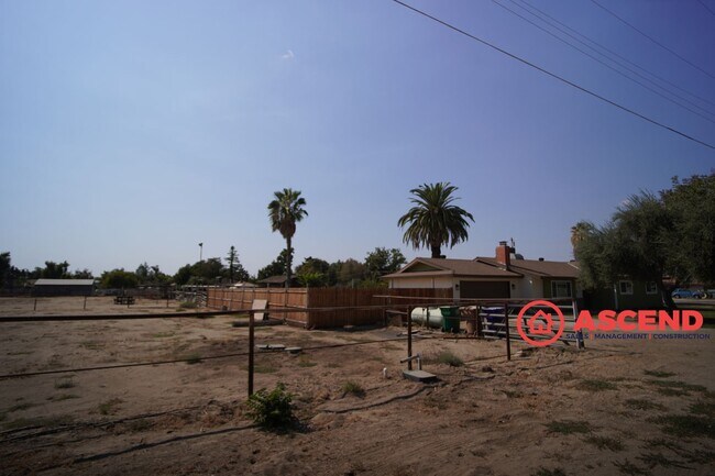 Foto del edificio - 3 Bed / 2 Bath Home on 2 Acres of Cattle L...