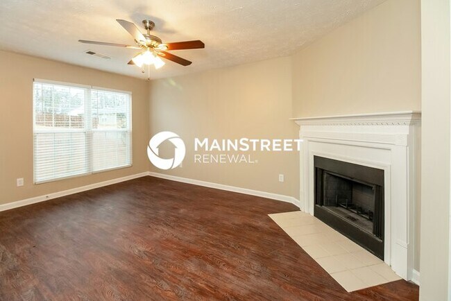 Building Photo - 3 Bedroom Pet-Friendly Home in College Park, GA with Main Street Renewal