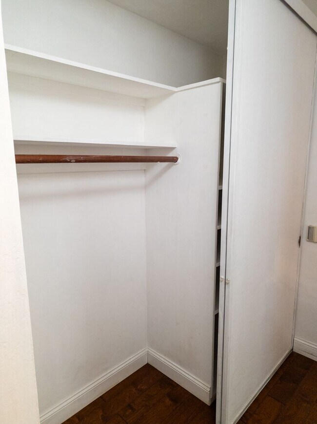 Foto del edificio - Spacious One Bedroom Condo Close to Piedmo...