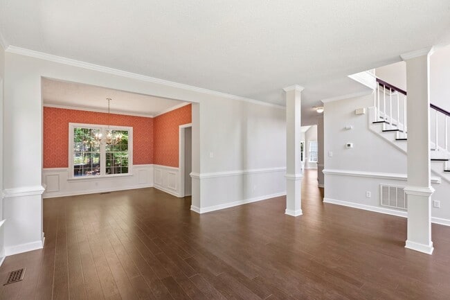 Building Photo - Beautiful 4 Bedroom Home with Updated Kitc...