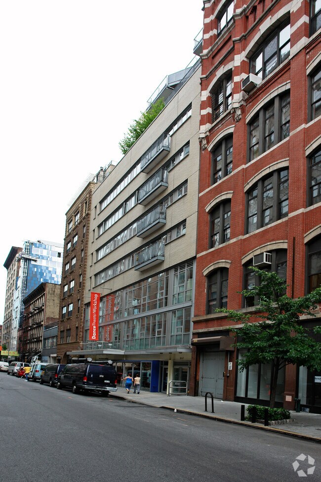 Building Photo - 219 W 19th St