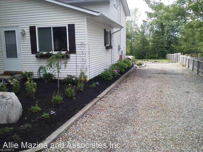 Building Photo - 3 br, 1.5 bath House - 994 Moneta Ave