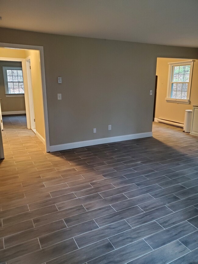 Dining Area - 239 Old Farms Rd