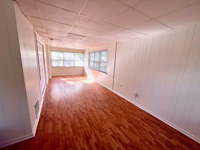 Foto del edificio - 2323 NE 12th St