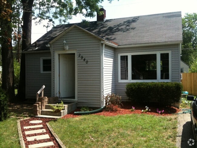 Building Photo - 2940 Hiawatha St