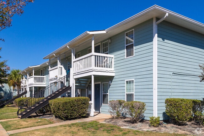 Alternate - Palm Isle Apartments