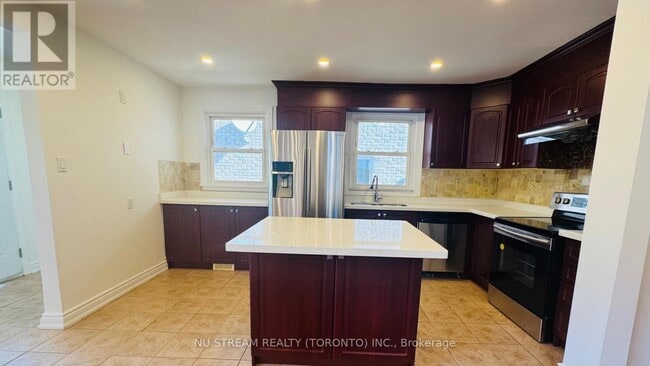 Building Photo - 435 Cummer Ave