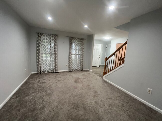 Building Photo - Beautiful 4 BR/3.5 BA Single-Family Home i...