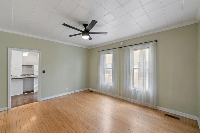 sala de estar - 731 Fillmore St NE