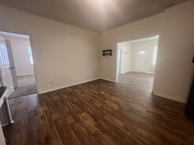 Foto del edificio - Available in Dec! Not able to show until Dec.