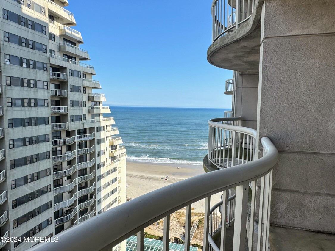 Primary Photo - 3101 Boardwalk