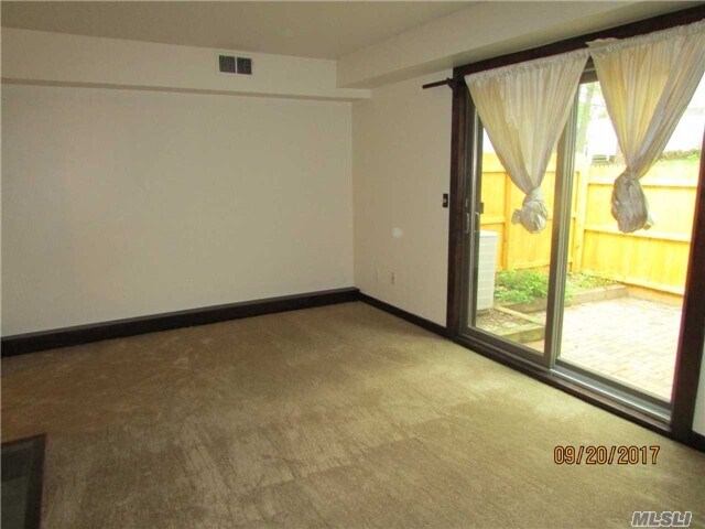 Foto del edificio - 66 Wooded Ct
