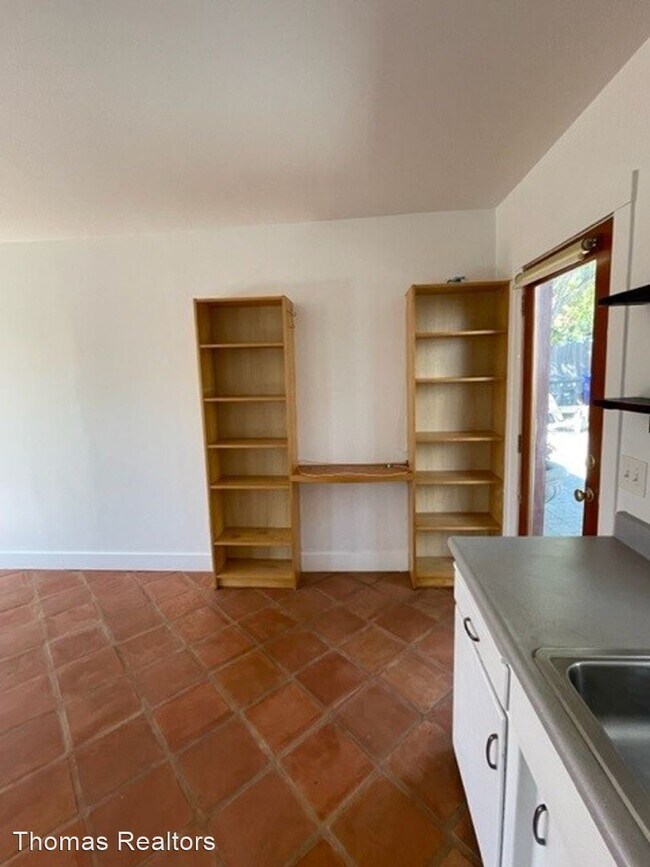 Building Photo - Studio, 1 bath House - 3521 1/2 Eugene Place
