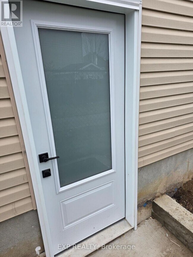 Photo du bâtiment - 180 Chenoa Way