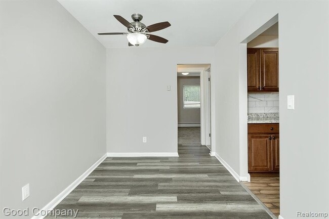 Building Photo - 525 Fairbrook St