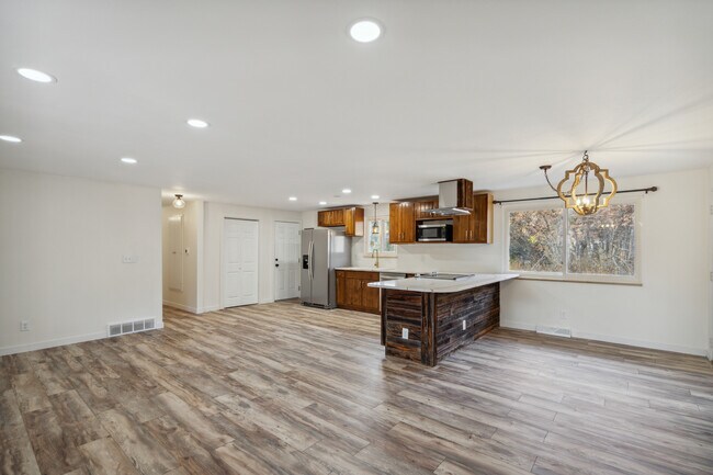 Building Photo - 130 Washburn Ct