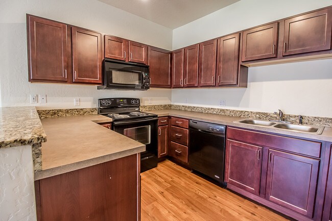 Foto del edificio - 6814 N Pinegrove Dr