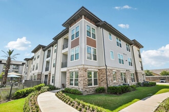 Building Photo - Lakecrest Apartments