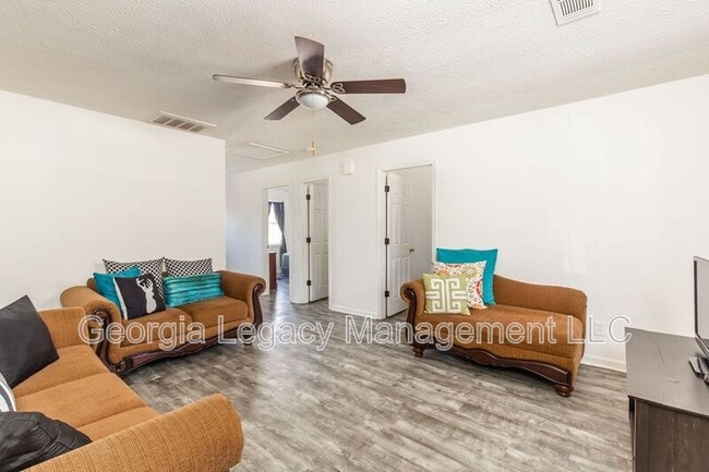 Building Photo - 1702 Faulkner Dr