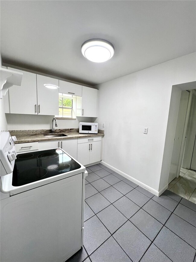 Building Photo - 225 SW 51st Ave