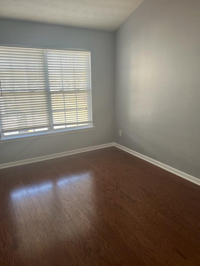 Foto del edificio - 631 Kenridge Way