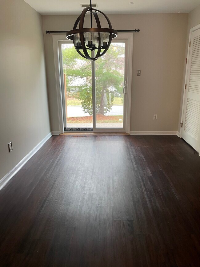 Foto del edificio - 696 Metro Ct