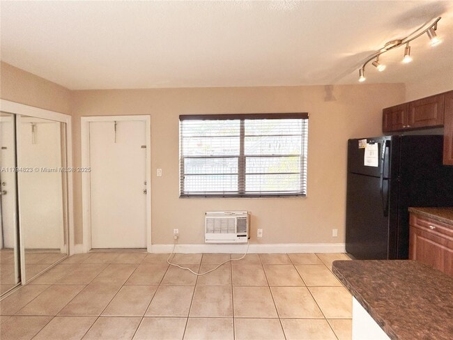 Foto del edificio - 715 NE 6th St