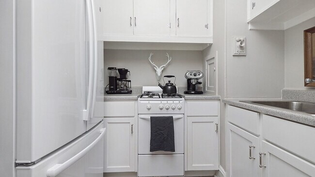 Foto del edificio - 3330 N Lake Shore Dr