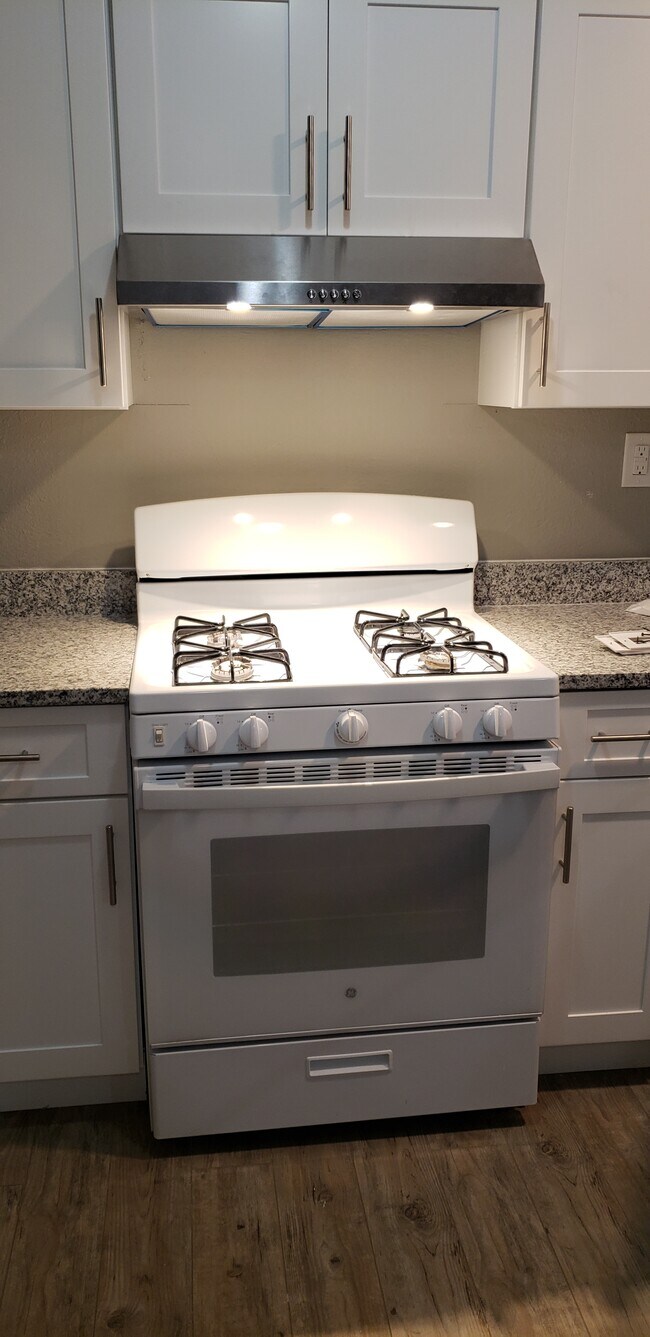 Foto del edificio - 5210 Meadow Pond St