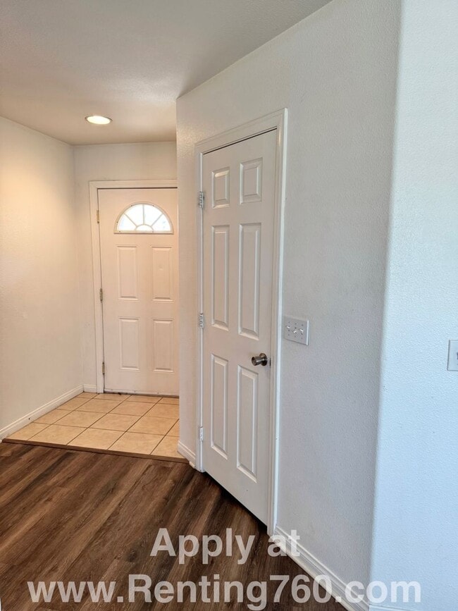 Building Photo - 3 Bed 2 Bath Home In Copper Hills!