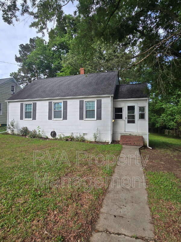 Primary Photo - 303 7 Pines Ave