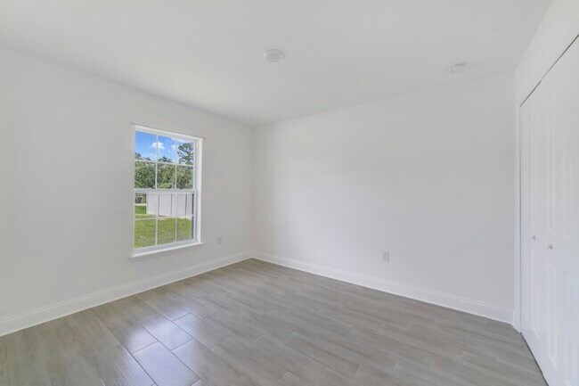 Building Photo - 417 St Johns Ln