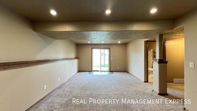 Foto del edificio - 2508 N Aidan Ave